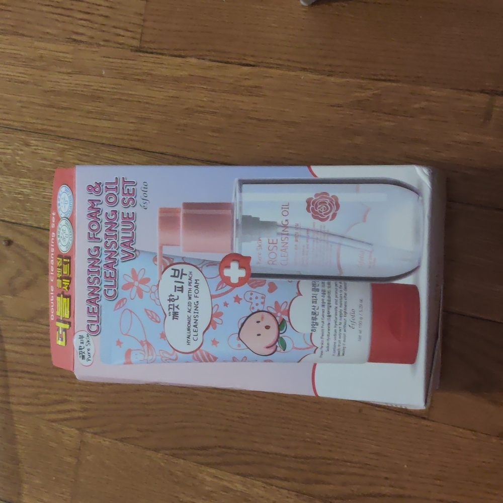 Esfolio Cleansing Foam and Cleansing Oil Value Set